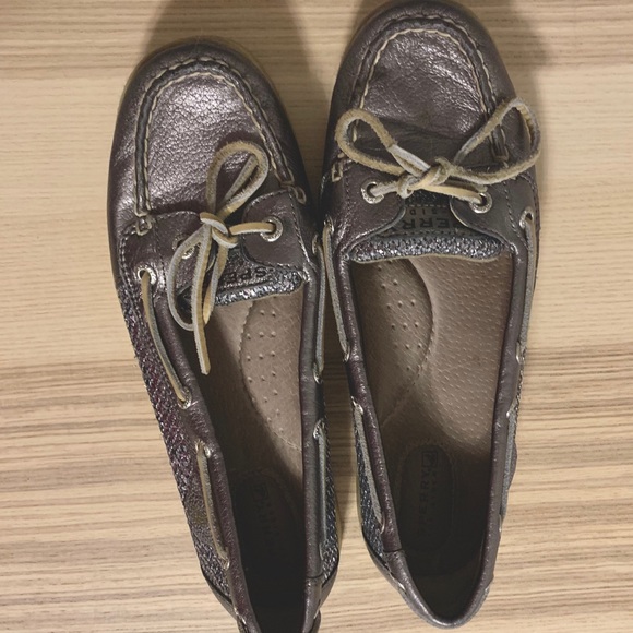 Women’s Sperrys - Picture 3 of 4